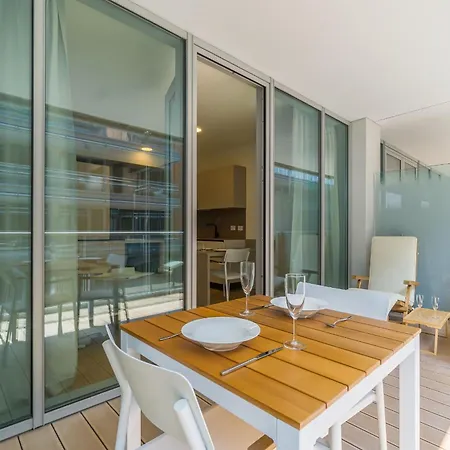 Waterfront Modern Apartment *